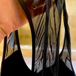 Like new! Alo black yoga athletic top